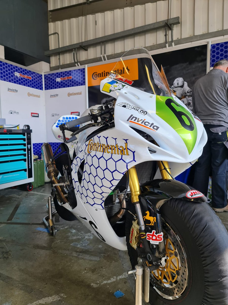 PatchRacing's tweet image. best of luck to @PatchRacing supported riders Ryan Strafford (supertwins gp2) and Lara Small (military races) at @thundersportgb @thundercomgb this weekend #fullsend