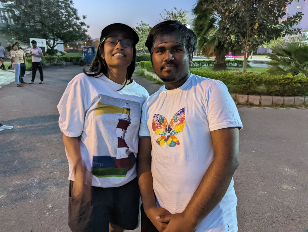 dhanuush_'s tweet image. Bought this T shirt painted by @dhwani__shah_ and @sachiniyer18 in Prayatna's auction yesterday! Fantastic work and it was fun bidding! 

#emptywallet