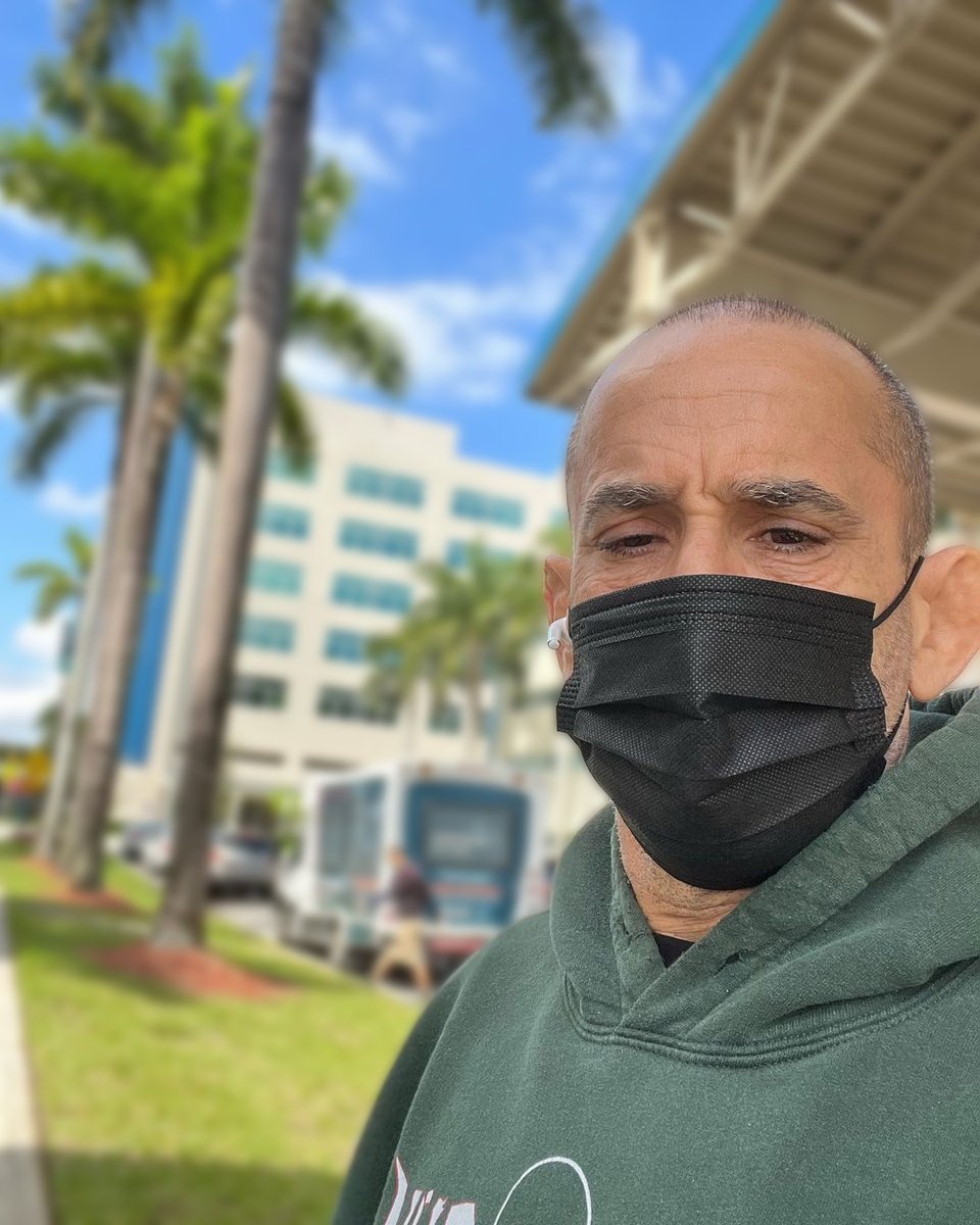 mhshospital's tweet photo. Today we're celebrating Robert who visited his hematologist, Dr. Fernandez, for the very LAST time after a successful bone marrow transplant almost 10 years ago! Congratulations @bjjlobster for being #cancerFree for nearly a decade! 
#MemorialCancerInstitute #MemorialHospitalWest https://t.co/LpPr6eWpuK