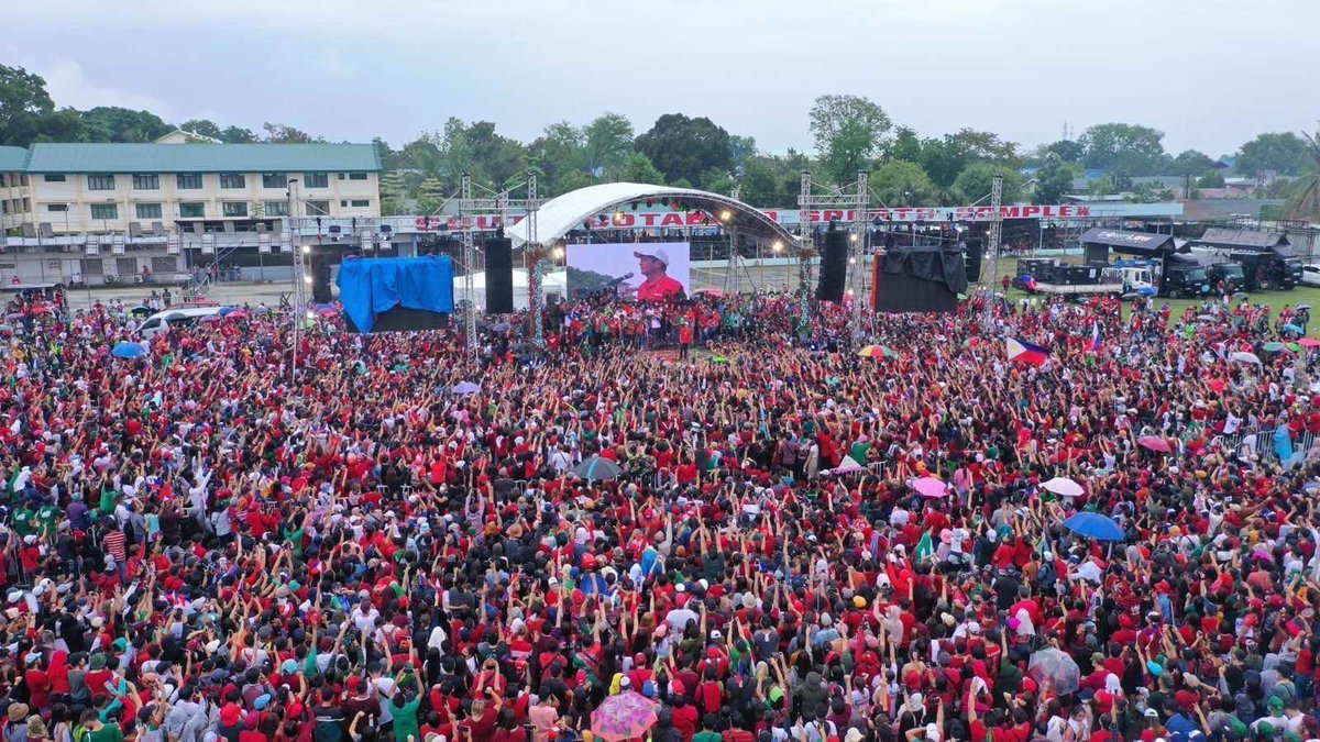 Ellie2947's tweet photo. TINGNAN: Aerial shots ng UniTeam campaign rally sa South Cotabato Sports Complex ngayong araw (Marso 27). https://t.co/3652Iqfu94