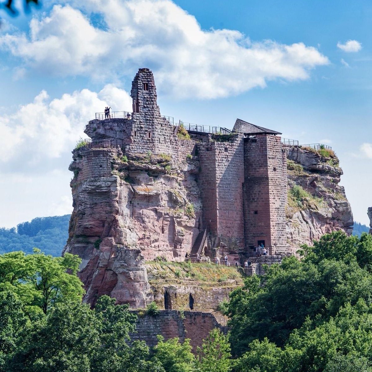 PassAlsace's tweet photo. Le Château Fort de #Fleckenstein, Le Château des Défis, P'tit Fleck et le café sont ouverts de 10h à 17h30 tous les jours !
Pensez à votre #PassAlsace ! 😎
➡️ Plus d’infos : https://t.co/la0Zt2QFMq
#Alsace #VisitAlsace https://t.co/81ErHo9xvG