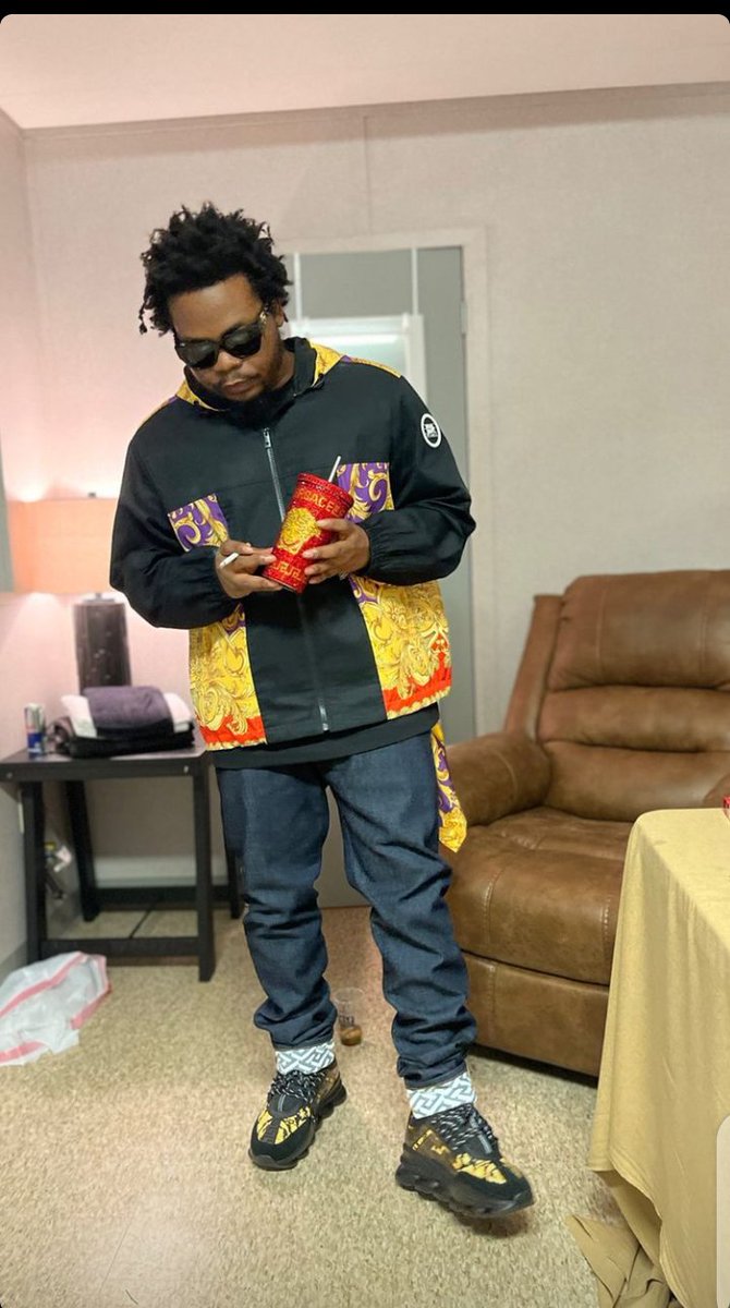 arimastar2's tweet photo. @olamide Rap King Rap legend
@dj4kerty @djkaywise @djbadoo_  @djneptune973 
@djjimmyjatt  @iamarima_star  @arimastar_musicofficialpage 
#happysunday https://t.co/0gyDvUuq7g