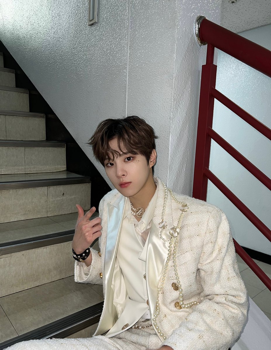 niania_961027's tweet photo. 막방날 풍성하게 줘서 고맙💜🧡

#우석이는_언제나_스위치온
#Adieu_KimWooseok_Switch
#김우석 #KIMWOOSEOK #Switch https://t.co/0kbA5WQJZ0