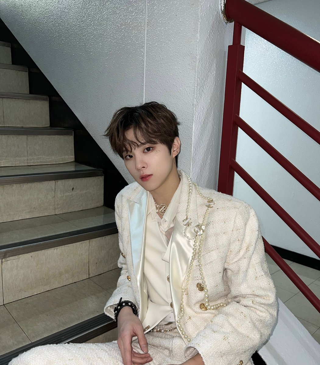 niania_961027's tweet photo. 막방날 풍성하게 줘서 고맙💜🧡

#우석이는_언제나_스위치온
#Adieu_KimWooseok_Switch
#김우석 #KIMWOOSEOK #Switch https://t.co/0kbA5WQJZ0