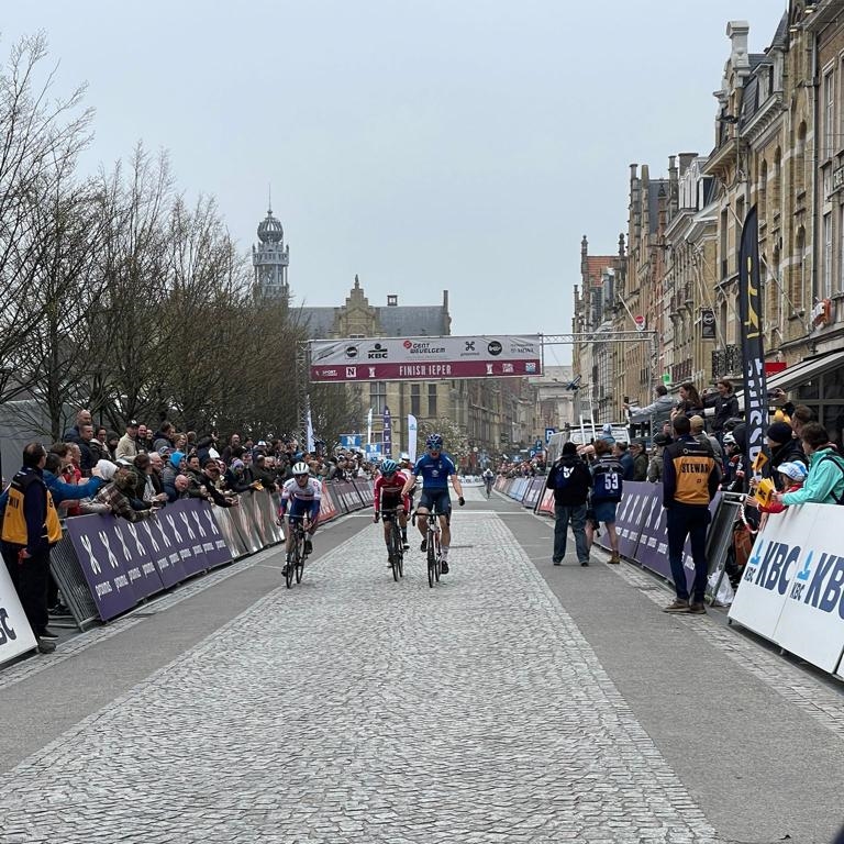 The Young Peloton on Twitter: "Gent-Wevelgem juniors 2022 has finished in a  three man sprint in Ieper. The Italian first year junior Thomas Capra won  the race, winning the sprint of a