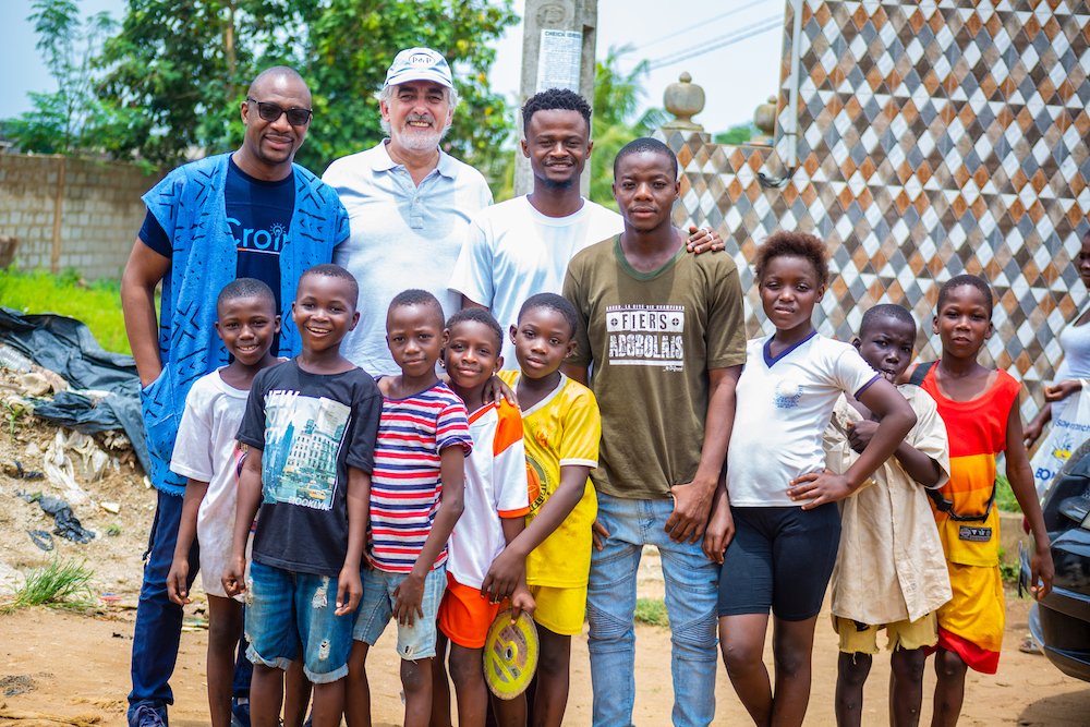 IsraelGuebo's tweet photo. 25 ans que @loickb n’était pas revenu en #CôtedIvoire. Il a souhaité découvrir #Abobo. Avec @Clentelex et @berteamed nous l’avons emmené visiter @orcasaboboclub, le @CLESDeBiabou, la Mairie @Commune_dAbobo puis le @MucatMusee. Agréable randonnée malgré la météo capricieuse 😅⛈️ https://t.co/d284Wlwmpy