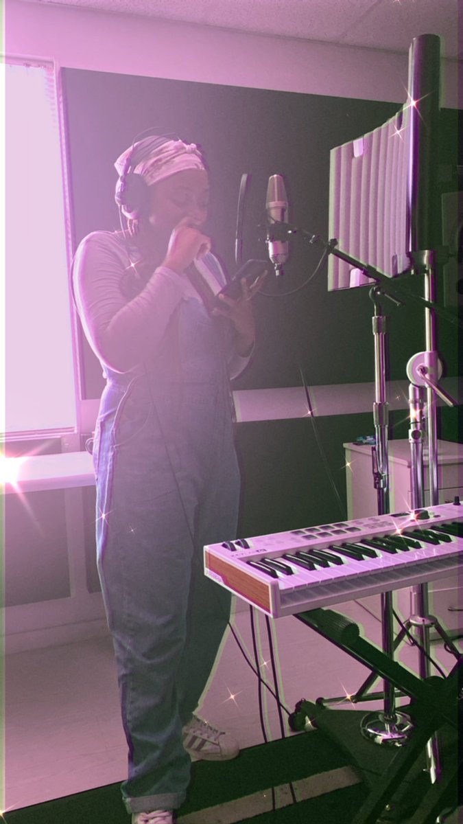 FennyDembo's tweet photo. On my new track 🎤🎵#Beats #dembo #leonarddembo https://t.co/nq9OYMKWJW