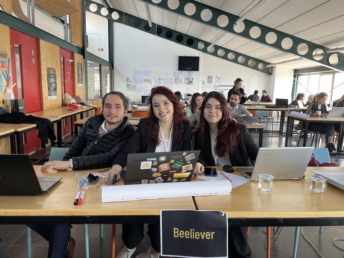 UcAri_'s tweet photo. 14.UçArı Ulusal Vaka Analizi Yarışması finalinin son vaka çözümü gerçekleşiyor! Takımlarımızın İş Bankası sponsorluğundaki vakayı çözmek için iki saati var. Kazananların belirlenmesine saatler kala takımlarımız yoğun olarak çalışmakta! https://t.co/NqEIDvIoN3