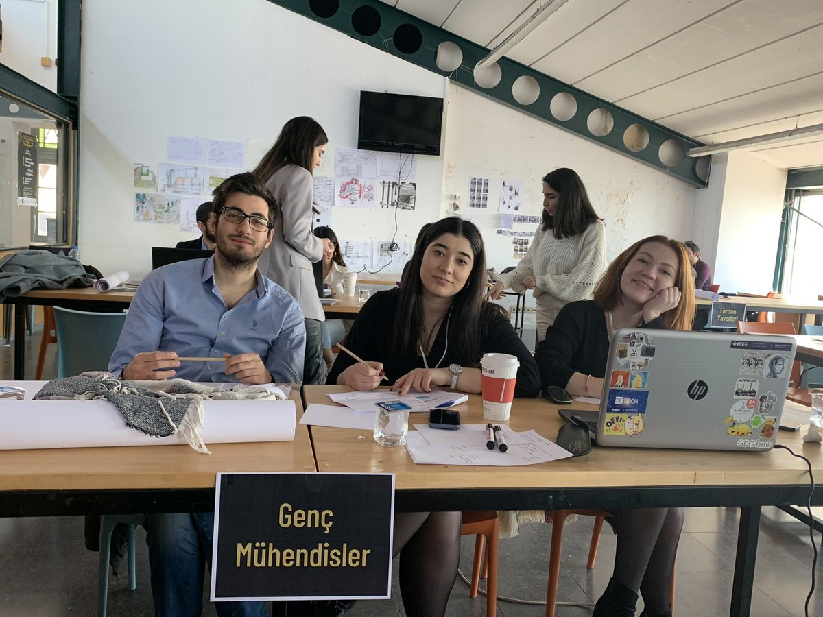 14.UçArı Ulusal Vaka Analizi Yarışması finalinin son vaka çözümü gerçekleşiyor! Takımlarımızın İş Bankası sponsorluğundaki vakayı çözmek için iki saati var. Kazananların belirlenmesine saatler kala takımlarımız yoğun olarak çalışmakta!