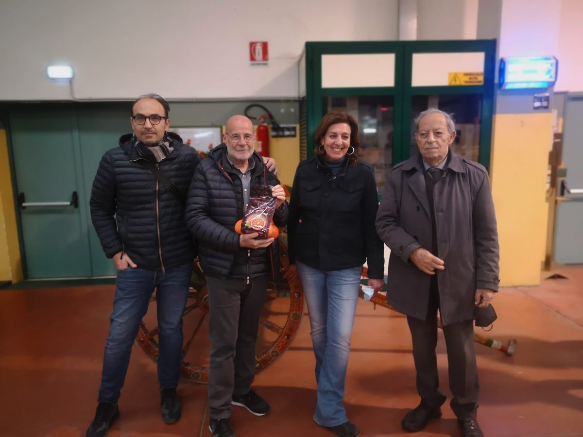 EpciCorse's tweet photo. 26/03/2022 : Visite d’un verger d’@AranciaRossa_IG avec vue sur l’Etna et visite d’une station de conditionnement en fin de journée.
#RéSoTPEPME #corse #sicile #cooperarion https://t.co/hTzb9h17YS