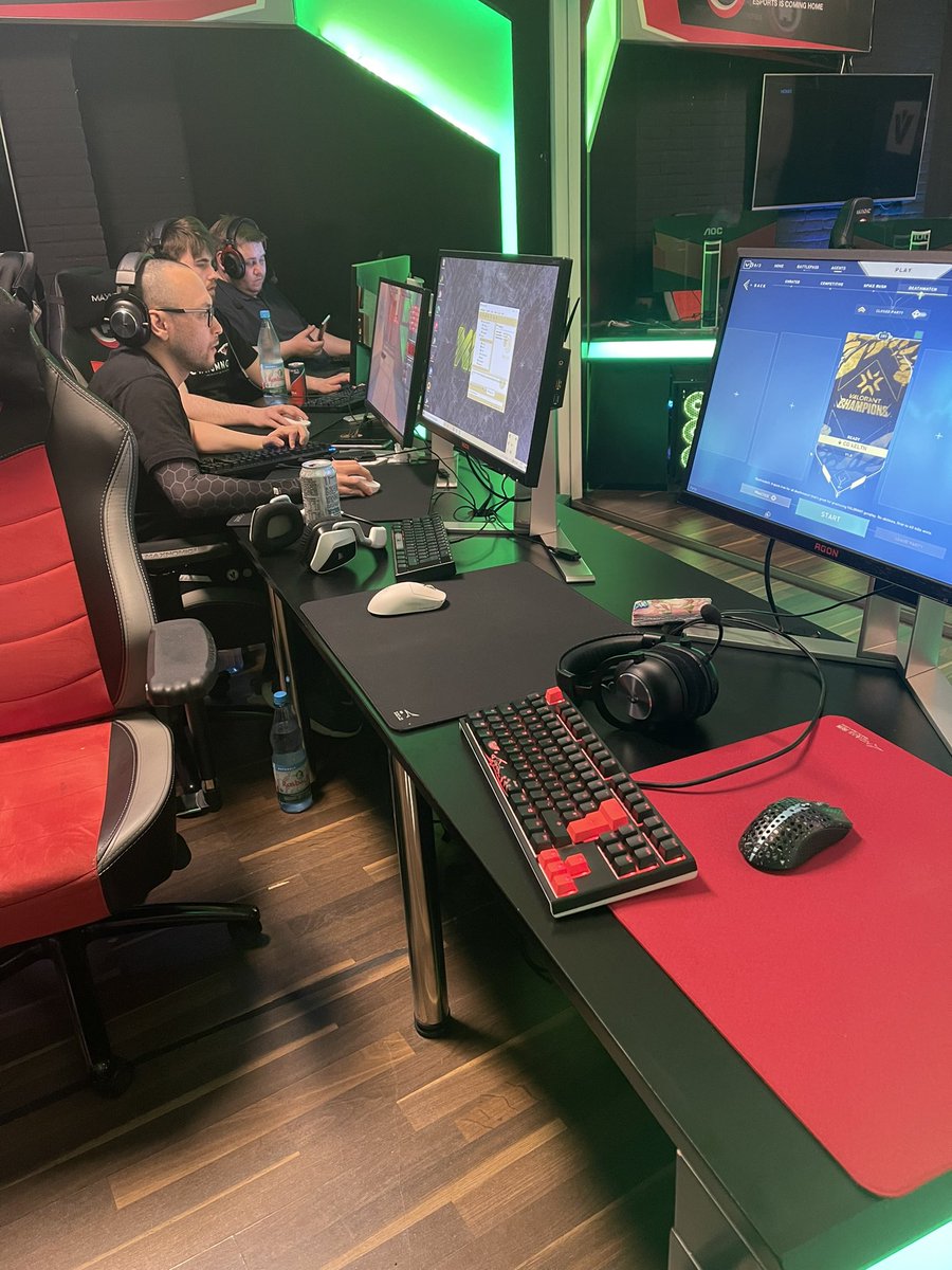 Haben die <a href="/projectvgg/">PROJECT V</a> Finals mit dem 2. Platz abgeschlossen und bin mehr als zufrieden. Großen Dank auch an <a href="/TaKesBar/">TaKe's Gaming Bar</a> für die geile Location. Jetzt heißt es für uns nochmal Vollgas geben für den <a href="/valleague_dach/">HanseMerkur Challengers DACH</a> qualifier.👊🏻