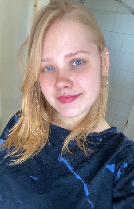 I try to smile at everyone I see. For the karma points https://t.co/r19Mx35Y4P