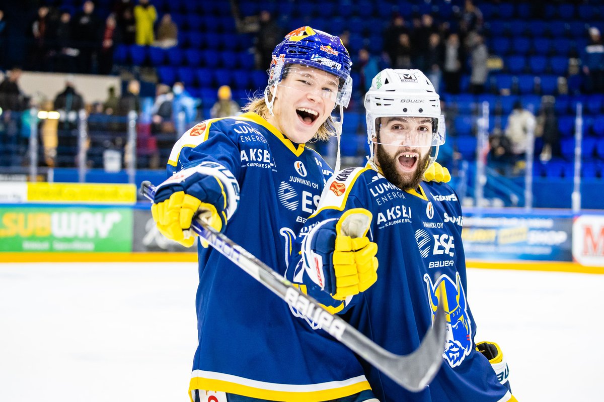 MikkelinJukurit's tweet photo. Joni ja Liborkin haluavat nähdä juuri sinut huomenna Ikiomalla! 🔥

Kauppa käy kuumana, joten hommaa liput nyt 👉 https://t.co/xretjjMjpV! Vältät jonotuksen hallilla ja saat liput 3 euroa edullisemmin kuin ovelta ostettuna! 

#Jukurit #KuumintaJustNyt #Liiga https://t.co/gYXzDwYf9X