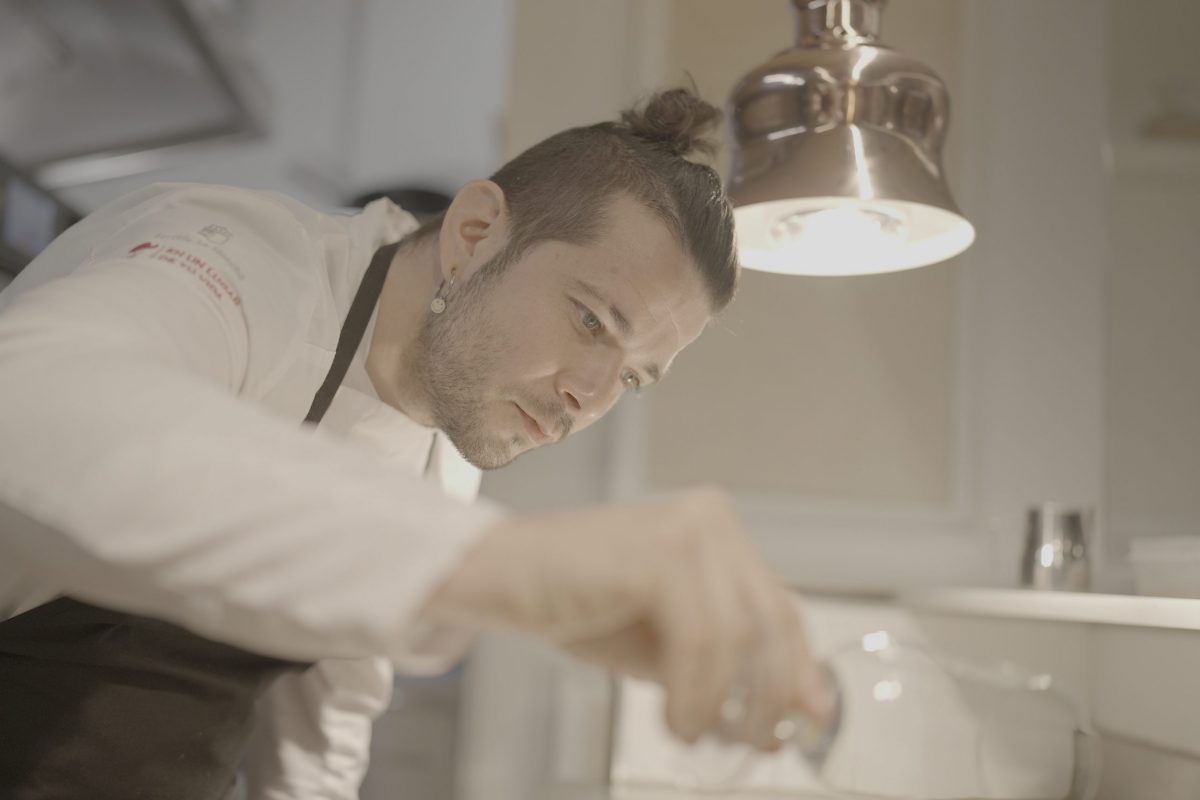SrLandazuri's tweet photo. Hoy tres estrenos seguidos en @cero de @MovistarPlus
22:00 #5tenedores primera batalla culinaria de @juanmacastano y @NadalMiki
23:00 #EnBuscaDelSol serie documental, un viaje gastronómico para conseguir los Soles.
00:00 La noche de los #Oscars con @maria__gomez y @maguerram https://t.co/m7PBMBrmSy