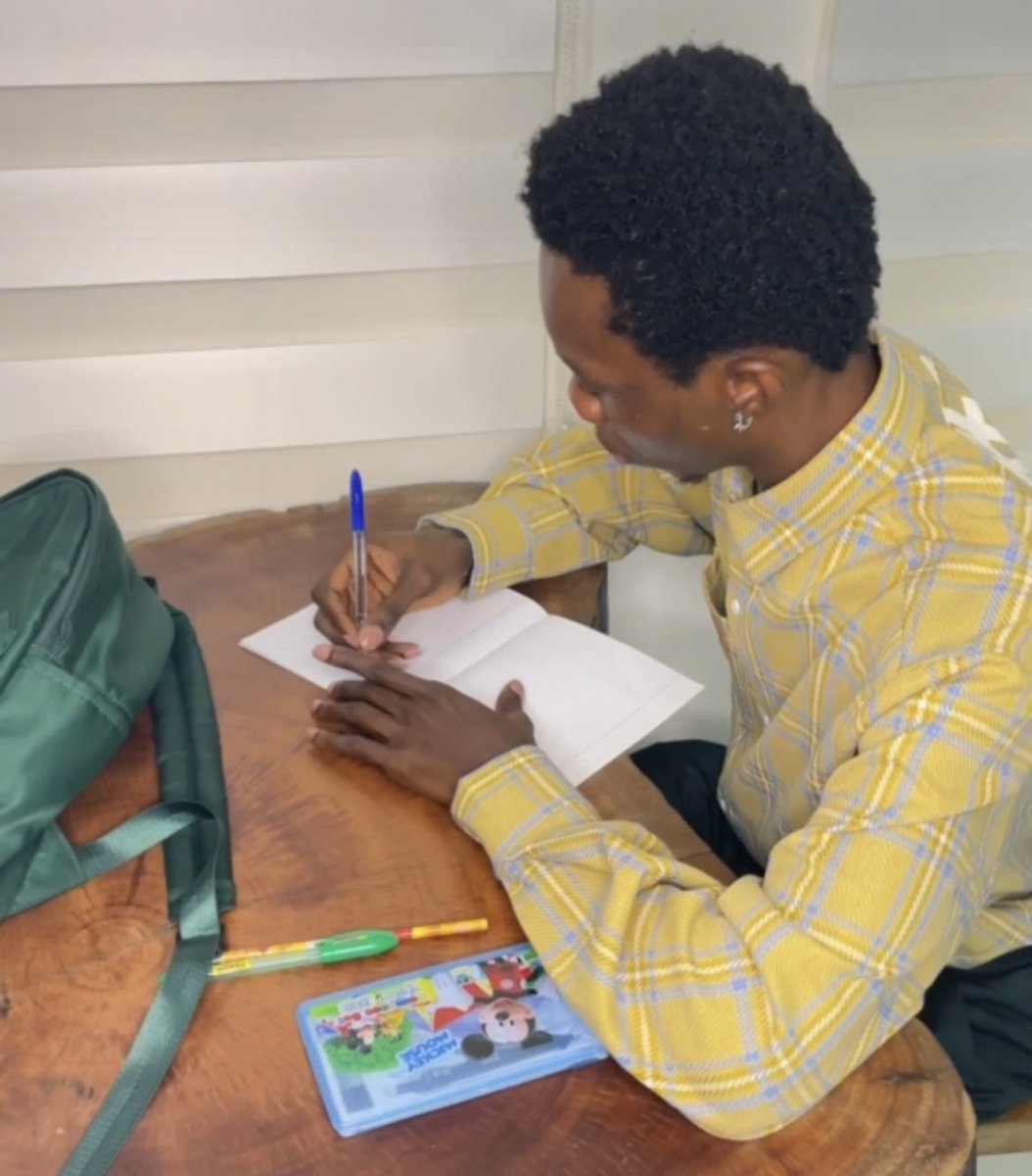 BlaqBonez's tweet photo. niggas talking bout who got the best pen, when niggas still in the Pen, penning letters to their pen pals while she being penetrated by 5 niggas with bigger Penises, thats a Pentagon, hommie being Penalized cos he Penniless https://t.co/g3A53Su9lI