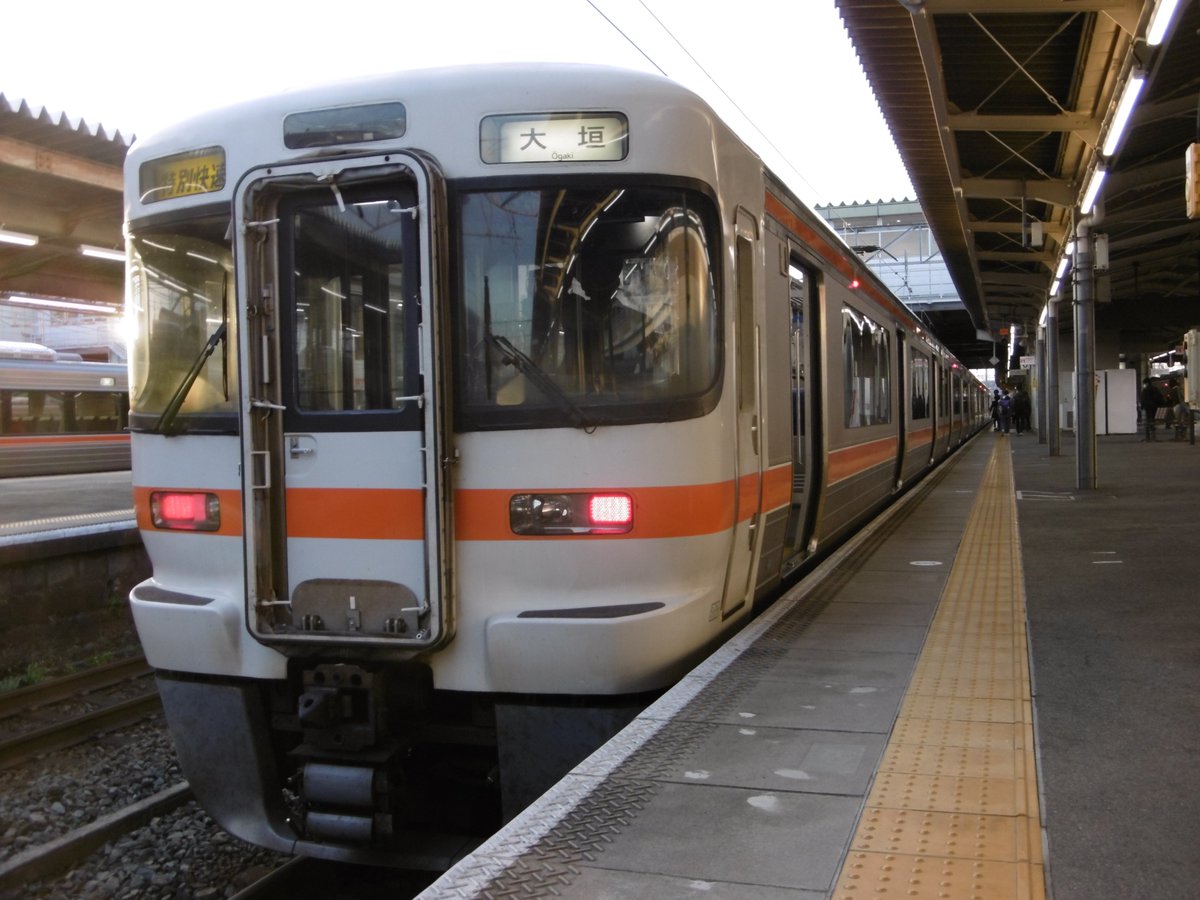 laputaman811's tweet photo. 特別快速運用に入った
313系1500番台J152+J153編成。
東海道の運用が過酷なのか車番が剝がれかけています。
TOMIXのインレタが必要ですね(違
#313系　#313系1500番台　#J152 https://t.co/iN8fMLAqtO
