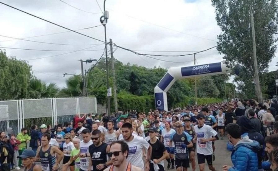 LucasTundisOK's tweet photo. 🎗En conmemoración por el Día Nacional de la Memoria por la Verdad y la Justicia, realizamos la  Carrera de Miguel en Quilmes

Miguel Benancio Sánchez fue atleta, militante de la Juventud Peronista y poeta argentino, secuestrado y desaparecido en 1978 durante la última dictadura https://t.co/zigcZSXxwZ