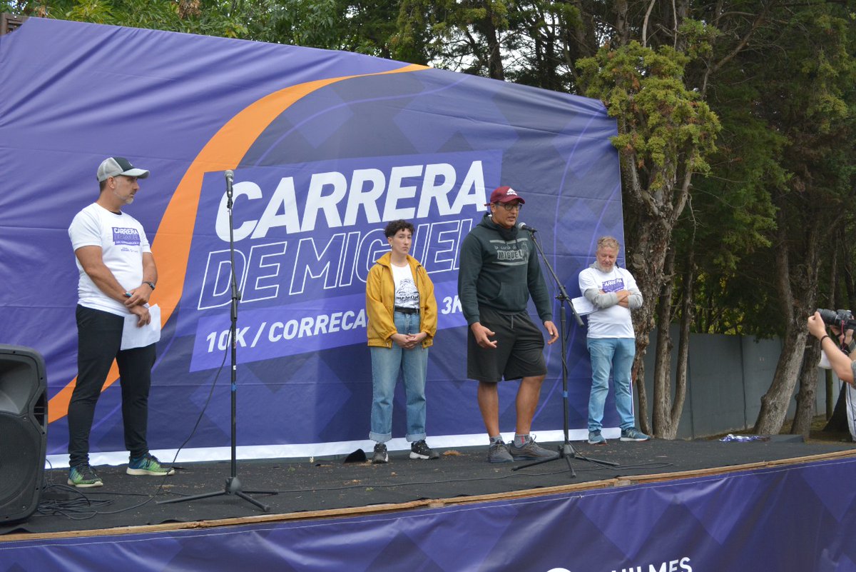 LucasTundisOK's tweet photo. Agradecemos a Arturo Biterman Sanchez ( Hermano de Miguel ) Angie Rossi y Miguel Sanchez ( sobrinxs de Miguel  ) por ser parte de esta emotiva carrera que busca mantener vivo el recuerdo de Miguel y de los 30.000 desaparecidos https://t.co/wIxECAs6hX