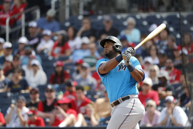 IgnacioSerrano's tweet photo. Jesús Aguilar roza la escalera con los Marlins. El slugger venezolano explota con el madero, larga tres cohetazos y deja atrás su lento inicio en el #SpringTraning, como explica @LuisAnezB. La nota [+VIDEO]: https://t.co/V2nTkOHhxY https://t.co/Qy29oS1SGt