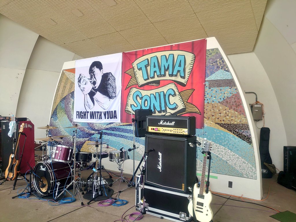 oochan073069's tweet photo. 今回もスタッフとしてお手伝いさせて頂きました!
音楽の力ってスゲ~なって肌で感じ…
集まる人の笑顔、そして様々な想いが沢山伝わる日でした!
DIYで作るTAMASONIC。
みんなのパワーが、少しでも届けばいいなって思います!
#TAMASONIC
#BAYSIDECRASH
#FIGHTwithYUDA https://t.co/OlVvxeL3hX