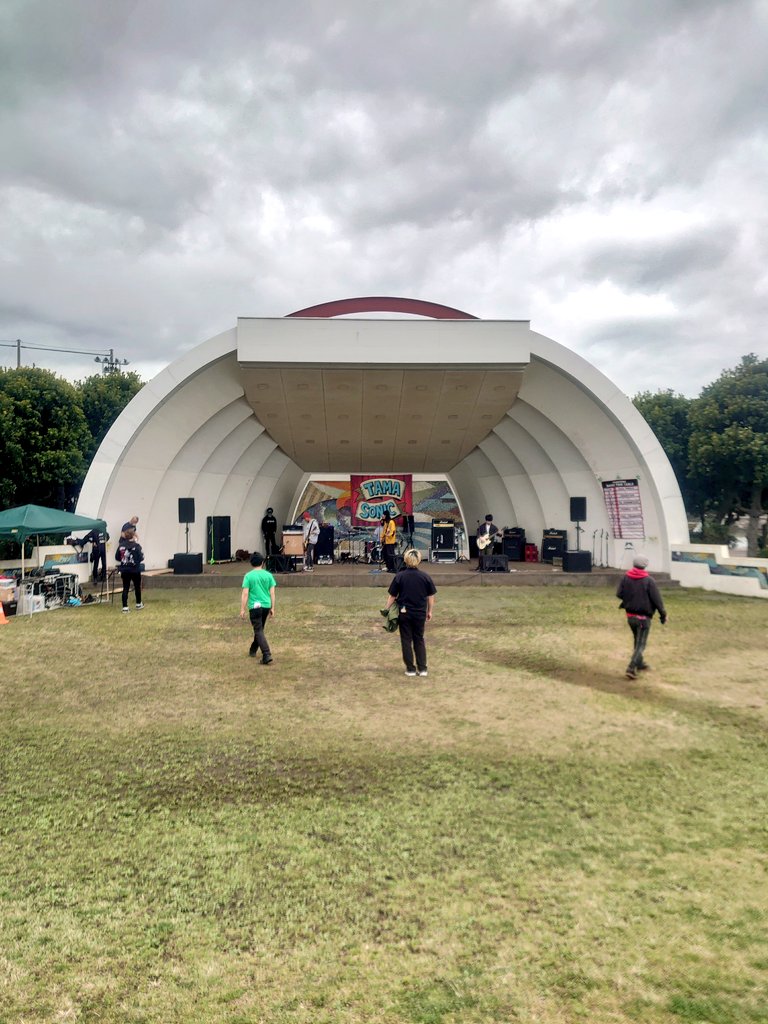 oochan073069's tweet photo. 今回もスタッフとしてお手伝いさせて頂きました!
音楽の力ってスゲ~なって肌で感じ…
集まる人の笑顔、そして様々な想いが沢山伝わる日でした!
DIYで作るTAMASONIC。
みんなのパワーが、少しでも届けばいいなって思います!
#TAMASONIC
#BAYSIDECRASH
#FIGHTwithYUDA https://t.co/OlVvxeL3hX