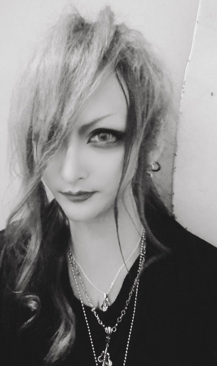 Milla_Guitar's tweet photo. よろしくお願いします‼️

guitar ⇸ ジルドレ

サポート、作曲や御依頼はDMよりお待ちしております。

#guitar #ギター #band #バンド 
#Ibanez #7弦 #LINE6 
#V系 #metal #メタル #派手髪 https://t.co/xHw40EhrmW