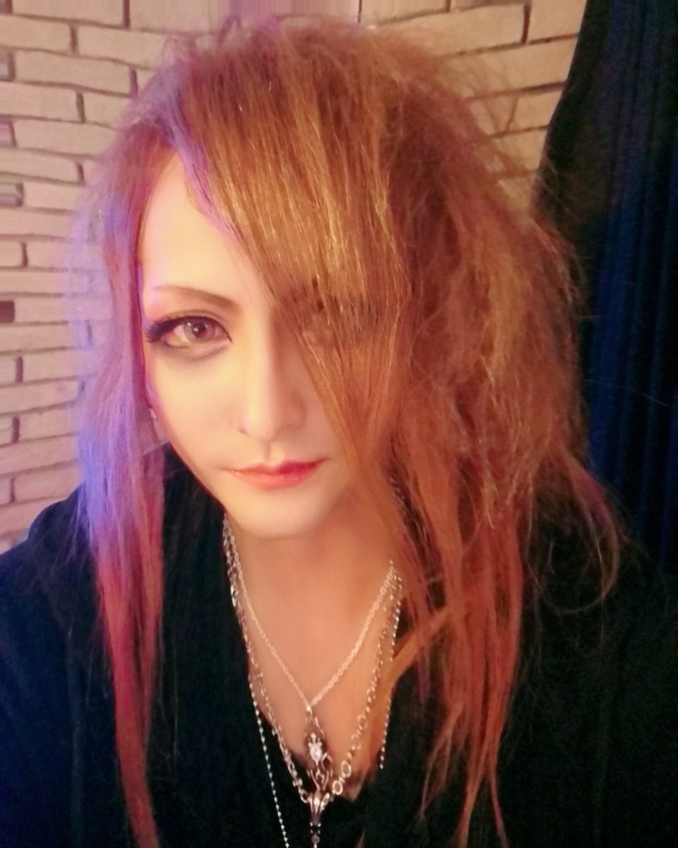 Milla_Guitar's tweet photo. よろしくお願いします‼️

guitar ⇸ ジルドレ

サポート、作曲や御依頼はDMよりお待ちしております。

#guitar #ギター #band #バンド 
#Ibanez #7弦 #LINE6 
#V系 #metal #メタル #派手髪 https://t.co/xHw40EhrmW