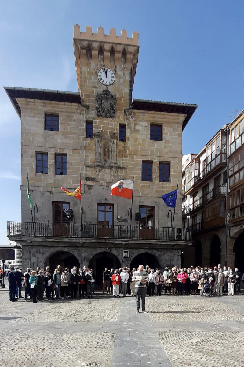 popularescastro's tweet photo. 🇺🇦Emotiva mañana en la que varios coros castreños han interpretado “Dona nobis pacem” de Mozart en apoyo al pueblo de Ucrania🕊

#CastroEsCultura
#CastroSolidario https://t.co/ygmrxQygiF