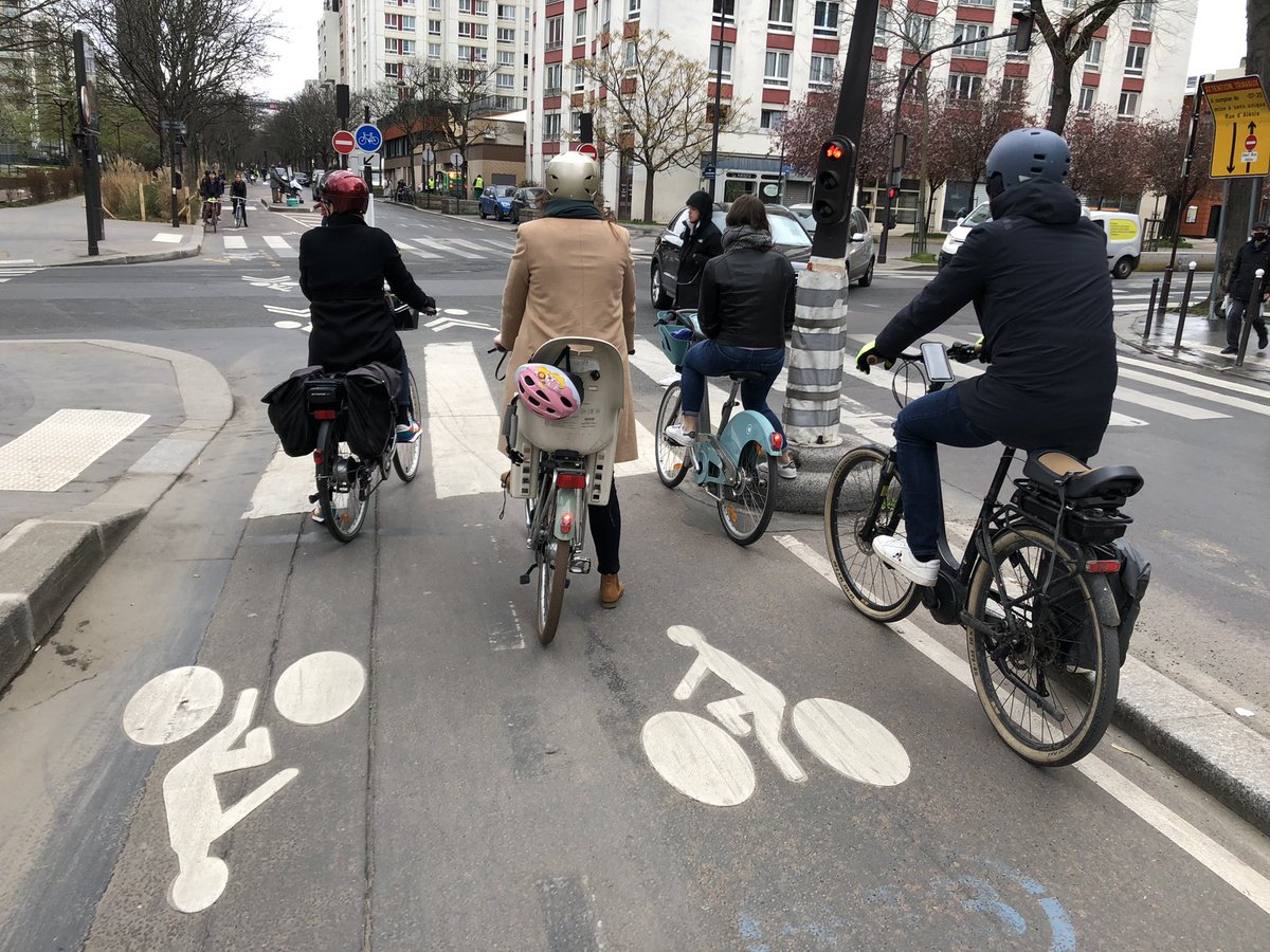 🟡 Le printemps est arrivé. 😍

🟢 Ca y est, je veux acheter un vélo. 😋

🔵 A quelles aides ai-je droit dans ma ville? 🔍

🟧 Réponse: mesaidesvelo.fr 🎉

🟣 Bonne route! 👌