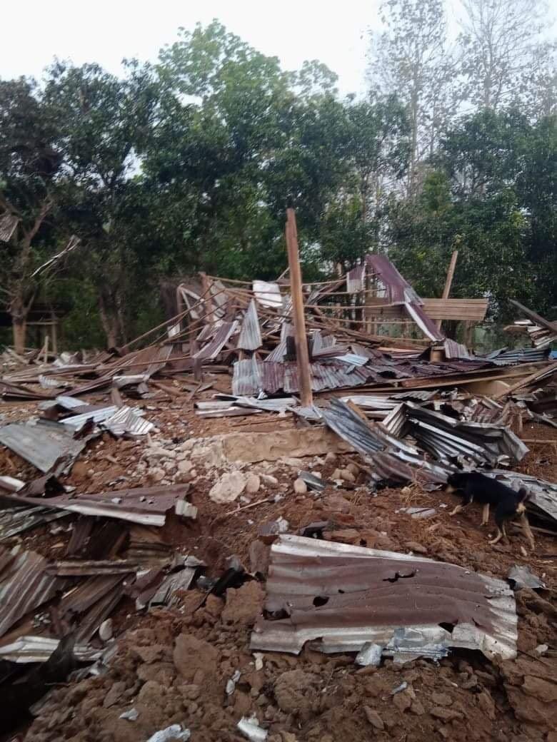 ZawWaiSoe4's tweet photo. The Junta Deployed Air Strike Attack upon  3 villages in Mutraw District 27th March, 2022
#StopViolanceAgainstCivillians
#RejectMilitaryCoup
#WhatsHappeningInMyanmar
#PutinMyanmarMilitaryJuntaCommitCrimeAgainstHumanity https://t.co/adO4c9T2ug