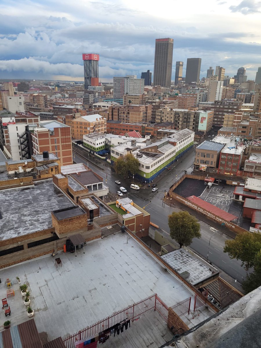 HyggeQueen1's tweet photo. View of Johannesburg from the roof of #Hallmarkhouse in #Maboneng - evenings like this when the clouds roll in and the promise of rain makes good 🌈 with a refreshing ⛈️make me feel glad to be right here 🌻 living the life! 🍾🥂 #FridayFeeling https://t.co/AFoiw81qXh