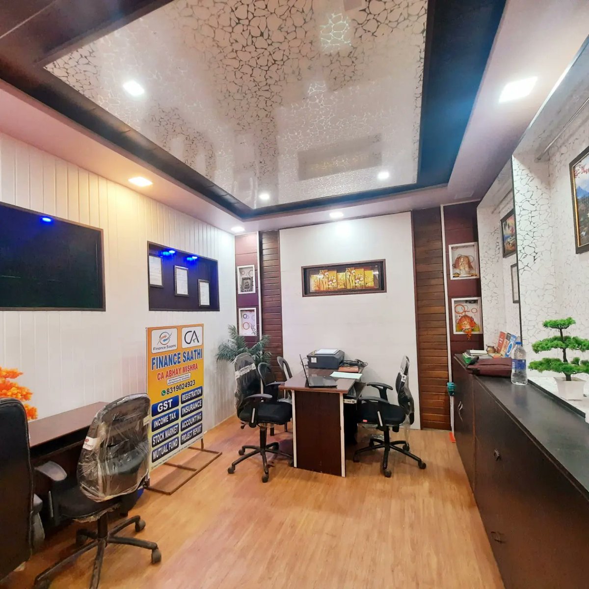 AbhayVarn's tweet photo. Hometown office is always special ❤
From spending my childhood here to setting up our new office is something different feelings that can't be described 🤗💐
Hope this small town boy make it Big🤞
Location:- Gopalganj, Bihar
Way to Go✨
#LoveAV
Finance Saathi
8319024923 https://t.co/a6JT4rLhOB