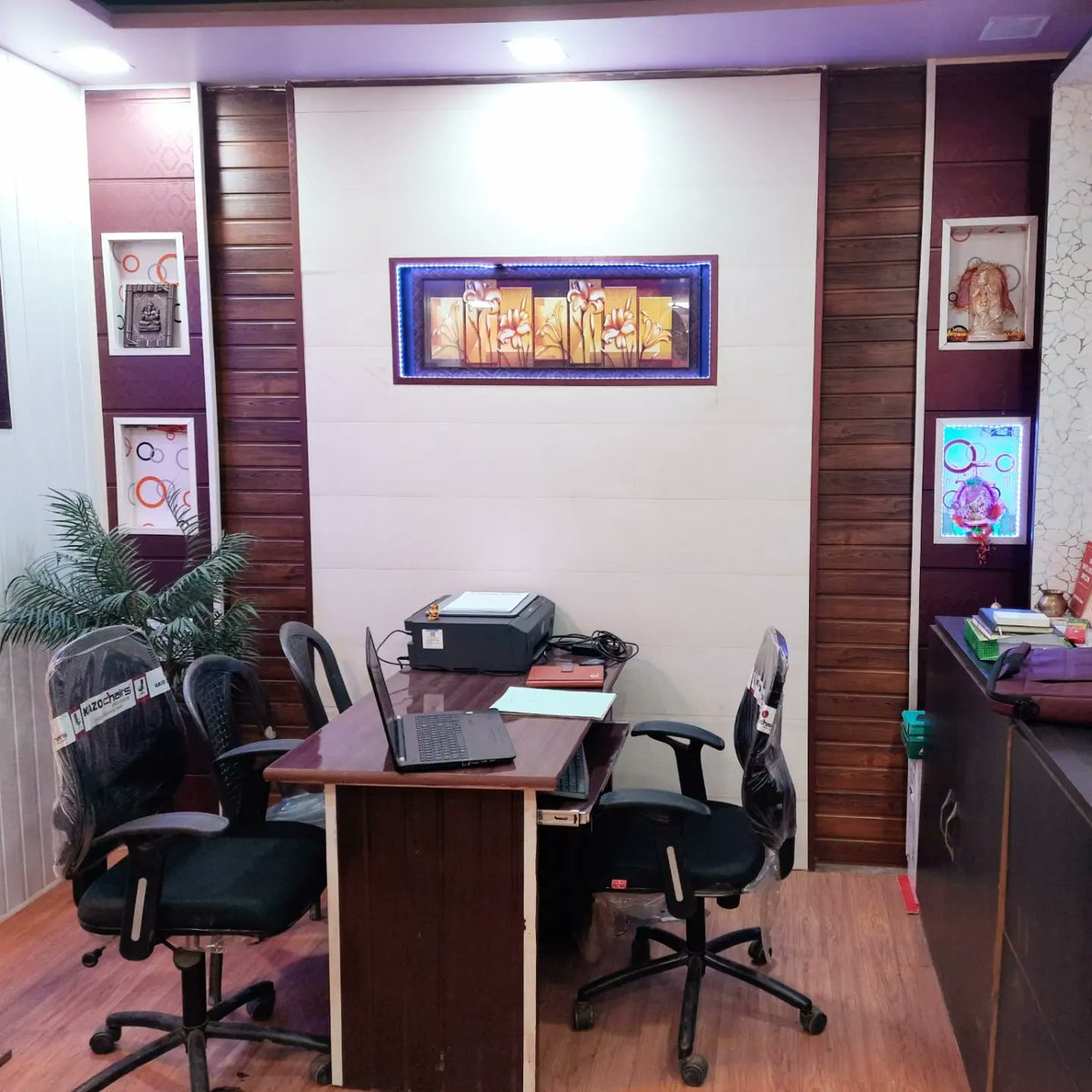 AbhayVarn's tweet photo. Hometown office is always special ❤
From spending my childhood here to setting up our new office is something different feelings that can't be described 🤗💐
Hope this small town boy make it Big🤞
Location:- Gopalganj, Bihar
Way to Go✨
#LoveAV
Finance Saathi
8319024923 https://t.co/a6JT4rLhOB