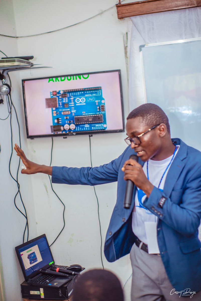 HervNdoba's tweet photo. Revivez en images, notre Conférence animer au Centre de formation G-tinte, sur thème : LES MÉTIERS DE L'INFORMATIQUE.
Merci de continuer à nous faire confiance pour votre Formation.
#La prochaine édition de la Conférence sur la technologie prévue pour le mois prochain.
Yeswihervé https://t.co/Peed6kmwYg