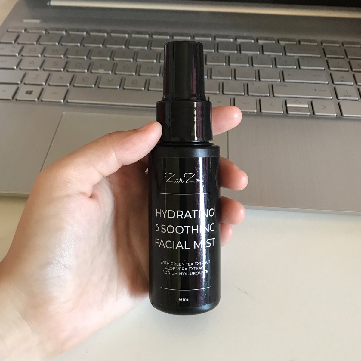 mieracart's tweet photo. I tengok kat tiktok face mist boleh kurangkan maskne!!

sebab skin kita bila terperap lama dengan mask boleh buatkan kulit jadi kering and dehydrated. Acne pun naik!

Bila kita spray face mist - skin kita dapat instant hydration, jadi lembap and acne pun jarang muncul dahhh😭👍🏻 https://t.co/fcBIAA8axw