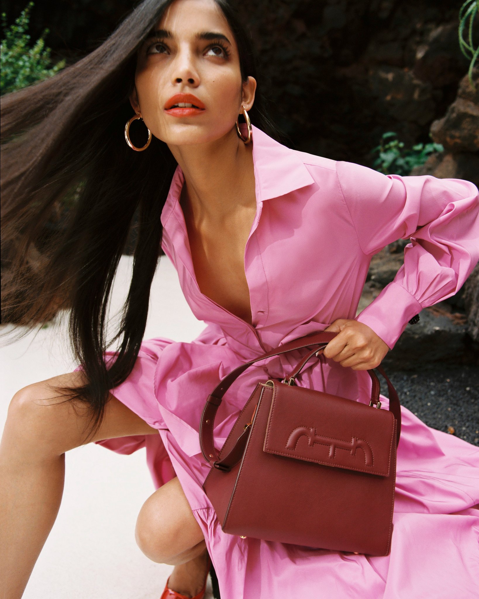 Carolina Herrera on X: Spring is the moment for bright colors — like, say,  a pink shirtdress and a cherry red Doma Insignia Satchel handbag or a fresh  green total look and