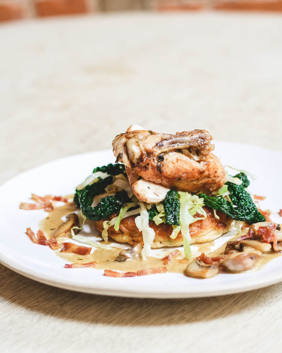 The Chicken Supreme 🤤
-Pan-fried Chicken Supreme, sweetcorn pancake, spring greens, wild mushroom &amp; smokey bacon sauce.

view evening menu: byfords.org.uk/cafe/menu/dinn…