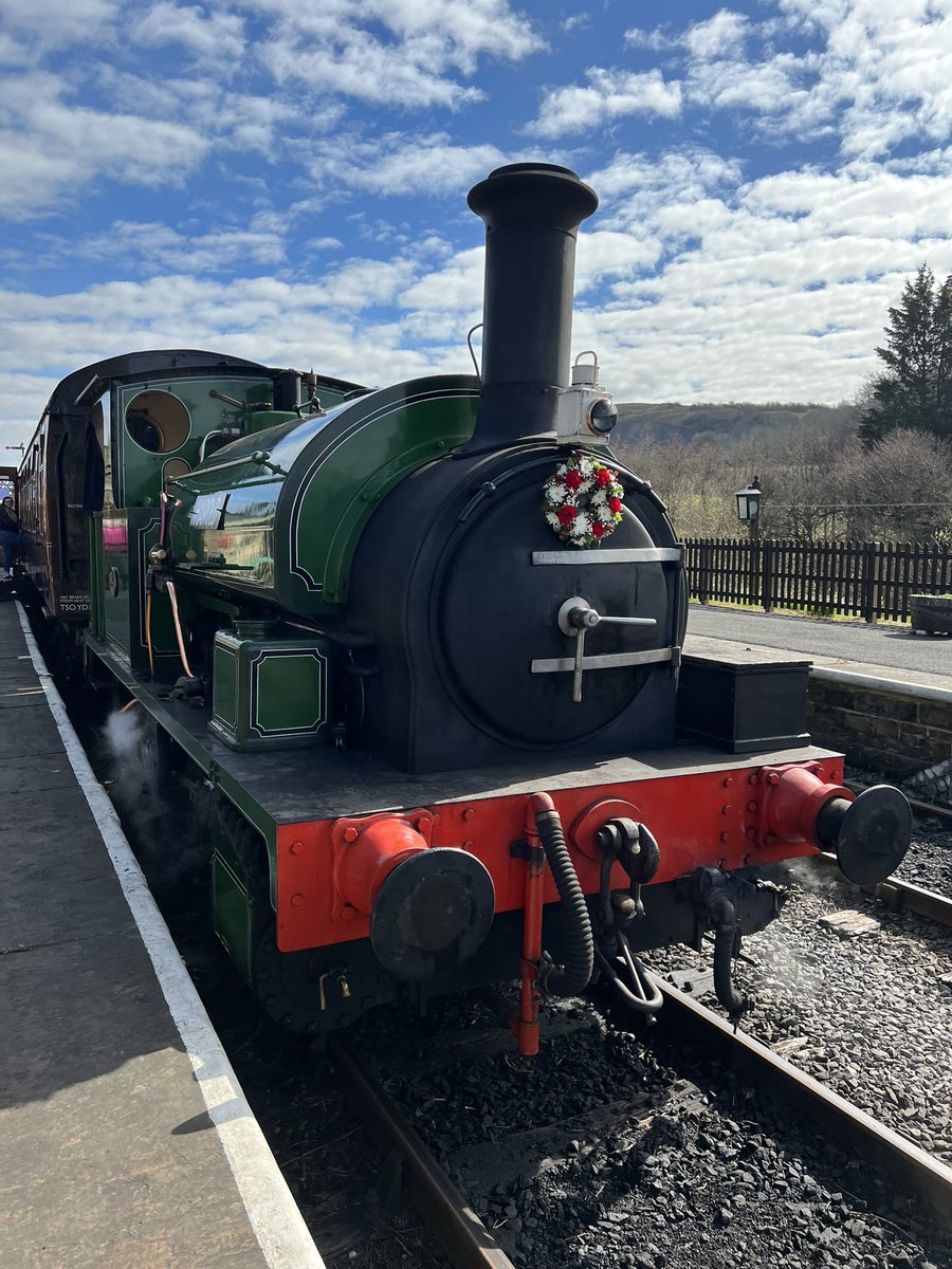 TimSEaston's tweet photo. @northernassist @WorthValley @vct_ingrow @keighleybus @EmbsaySteam Shots of #embasy station and our engine Harold @EmbasySteam #YORKSHIRE #YORKSHIREholiday #yorkshiredales https://t.co/HBYPHhoM1z
