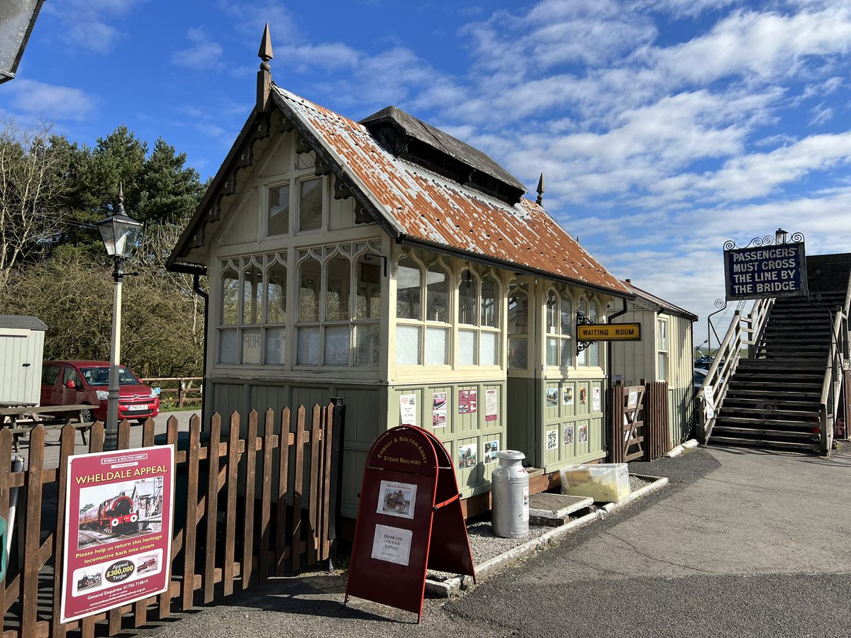 TimSEaston's tweet photo. @northernassist @WorthValley @vct_ingrow @keighleybus @EmbsaySteam Shots of #embasy station and our engine Harold @EmbasySteam #YORKSHIRE #YORKSHIREholiday #yorkshiredales https://t.co/HBYPHhoM1z