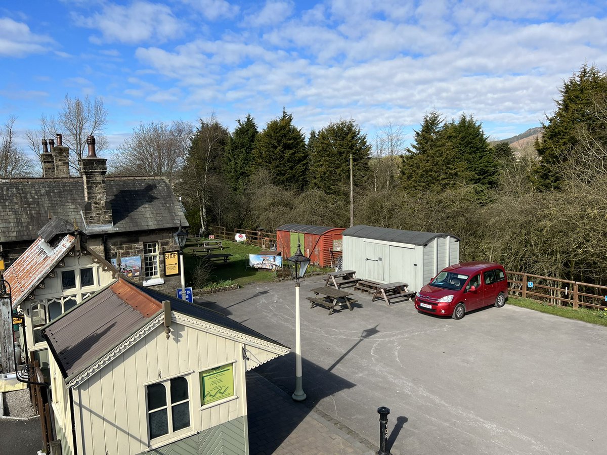 TimSEaston's tweet photo. @northernassist @WorthValley @vct_ingrow @keighleybus @EmbsaySteam Shots of #embasy station and our engine Harold @EmbasySteam #YORKSHIRE #YORKSHIREholiday #yorkshiredales https://t.co/HBYPHhoM1z