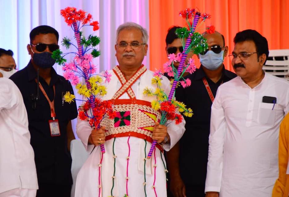 bhupeshbaghel's tweet photo. आज जिला महासमुंद के ग्राम बिरकोनी में आयोजित यादव समाज के महासम्मेलन में शामिल हुआ। https://t.co/LimDGfMXsw