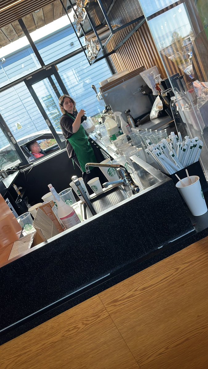 ckwright1's tweet photo. @StarbucksUK 40 minutes and counting for a drink! Rather than making drinks they’re adding to the ever growing ‘cup train’ RIDICULOUS https://t.co/LrWLXQcLSn