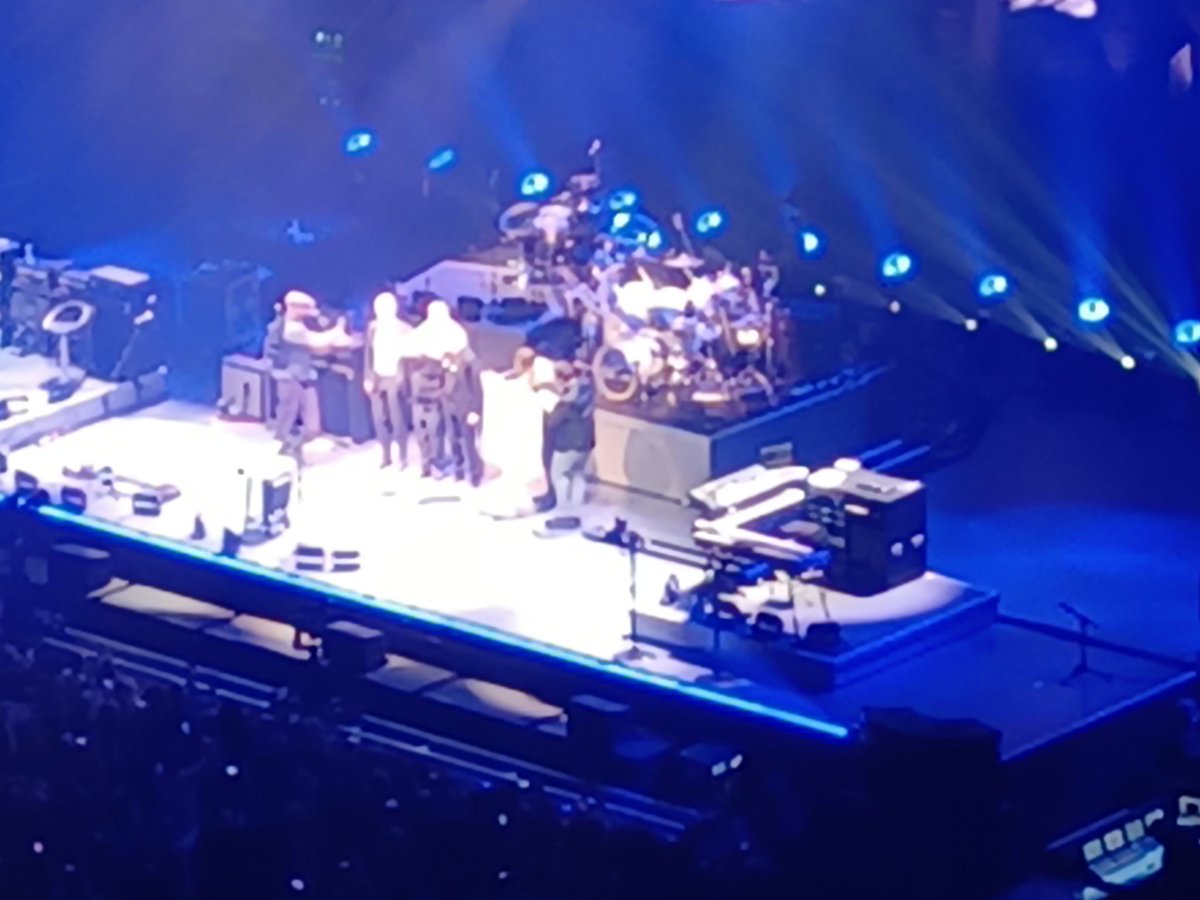 cliverh01's tweet photo. Final Genesis concert at O2. Fantastic. https://t.co/YEQ3ZMhQ7B