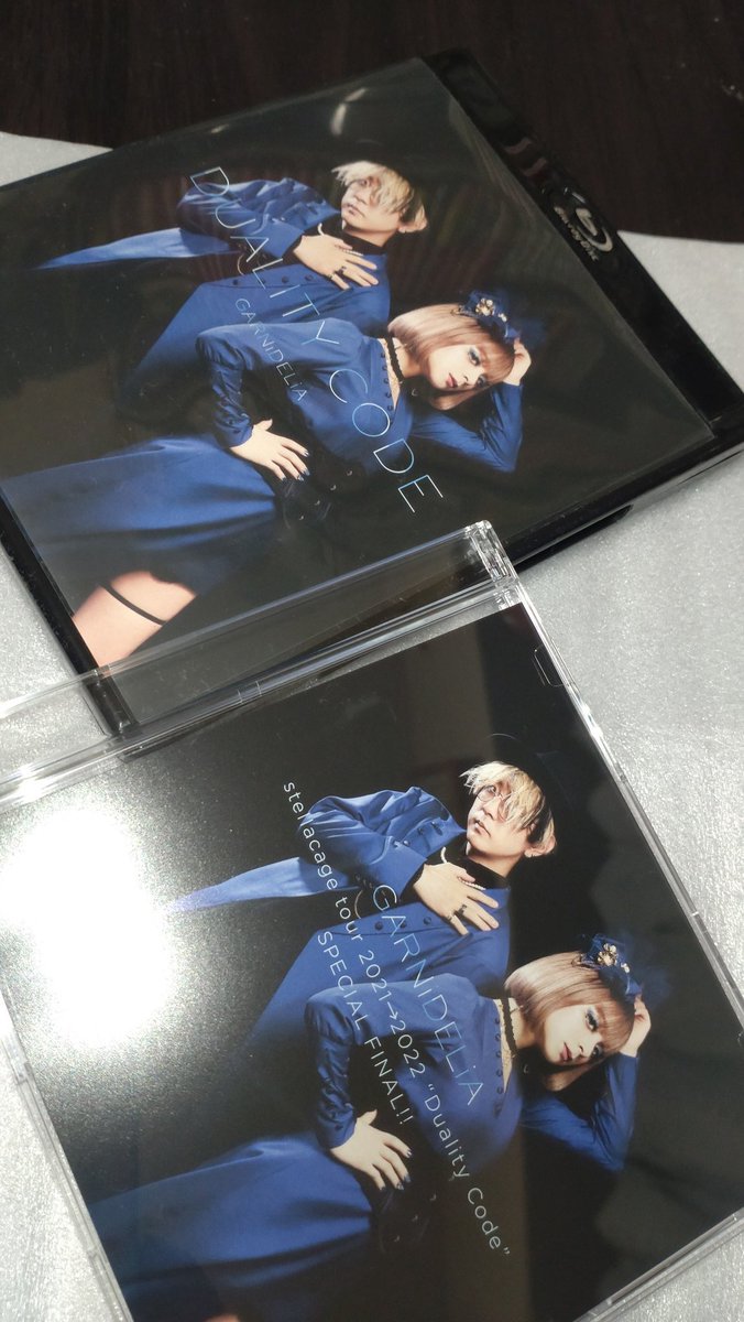 rainy_tw's tweet photo. Blu-ray届いた！今観てるけど会場の雰囲気を感じると言うより、ステージ上を余すことなく収録してる感じ。言うなれば最前で観戦してる感。なんならメンバー全員の表情と演奏間近で見えるので最前以上！めちゃくちゃいい出来！買って良かった！！ 
＃GARNiDELiA ＃ガルニデ #DualityCode https://t.co/3Lz9Ezn4fT