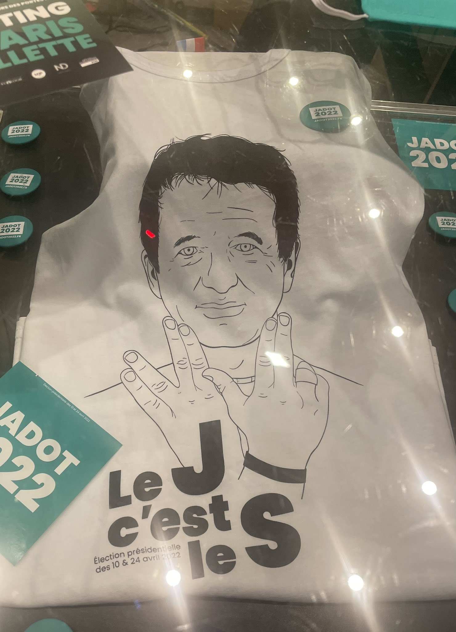 Marie Gentric on Twitter "« Le J c’est le S » « Jadot J’adore » Les goodies vendus au Zénith