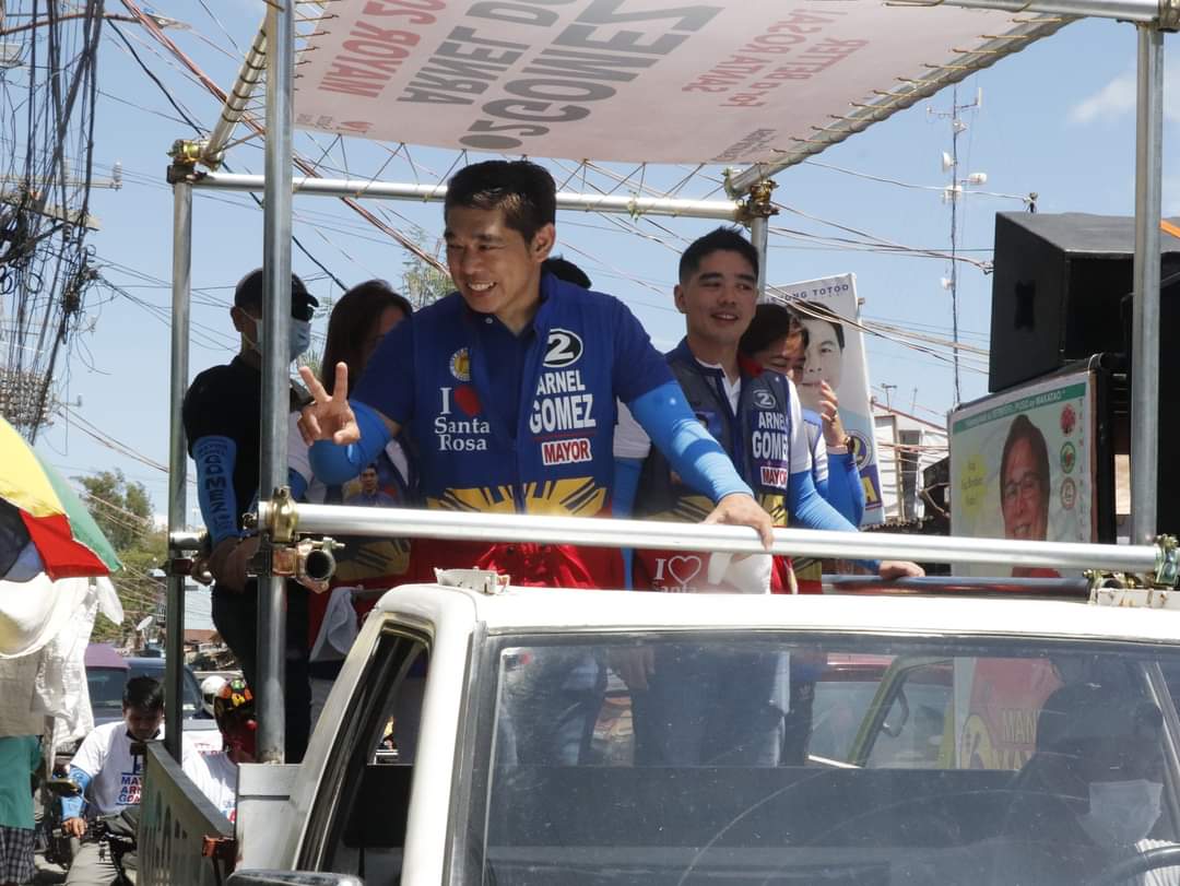 VMArnelDCGomez's tweet photo. #MAGkaisa para sa #BagongSantaRosa! 🤜🤛

Maraming Salamat po Barangay Sinalhan, Aplaya at Caingin!

Salamat sa Diyos sa ligtas nating pag-iikot sa unang araw ng Local Campaign 2022. 

#iLoveSantaRosa
#ArnelDCGomez #BatangSantaRosa
#MAGkaisa #BetterSantaRosa https://t.co/g5MbcTXSOR