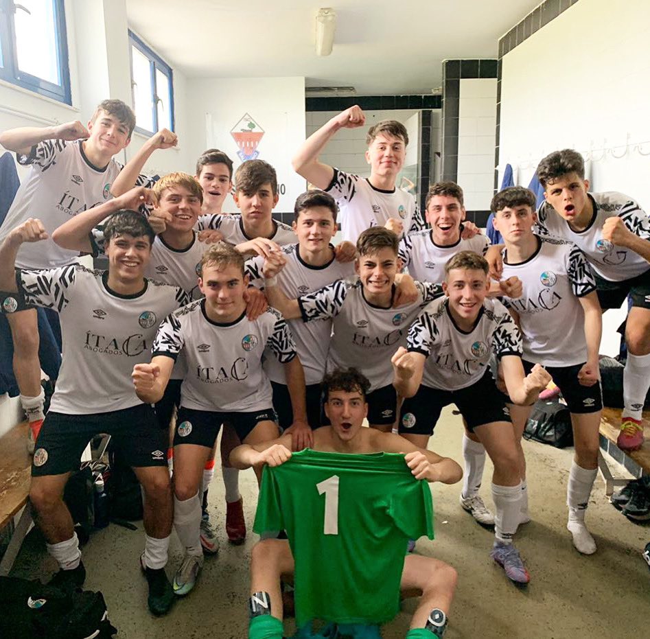 BASE | 🤍🖤 Aquí hay mucho AMOR por esta camiseta 😍

3️⃣ | #UDSJuvB
2️⃣ | <a href="/CDPearanda/">C.D. Peñaranda</a> 

Otro partido para el infarto de nuestro Juvenil B, pero también…con victoria!!! Seguimos sumando arribaaaaa 💪🏼🎉

#FormarParaTransformar
#HalaUnion 🏳️🏴
#CanteraUDS #JuvenilB