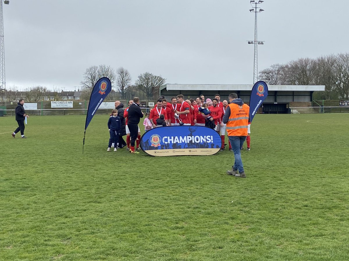 EssexCountyFA's tweet photo. Congratulations to @laindon_fc winners of the #Essex #SundayVeteransCup. https://t.co/54yBqGVjSP