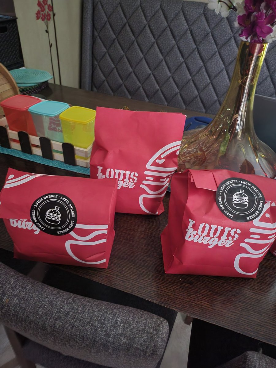 DrDeepakKrishn1's tweet photo. Had a burger after a long time. 😋 #Louisburger #SundayFunday https://t.co/G1oskFN8Ac