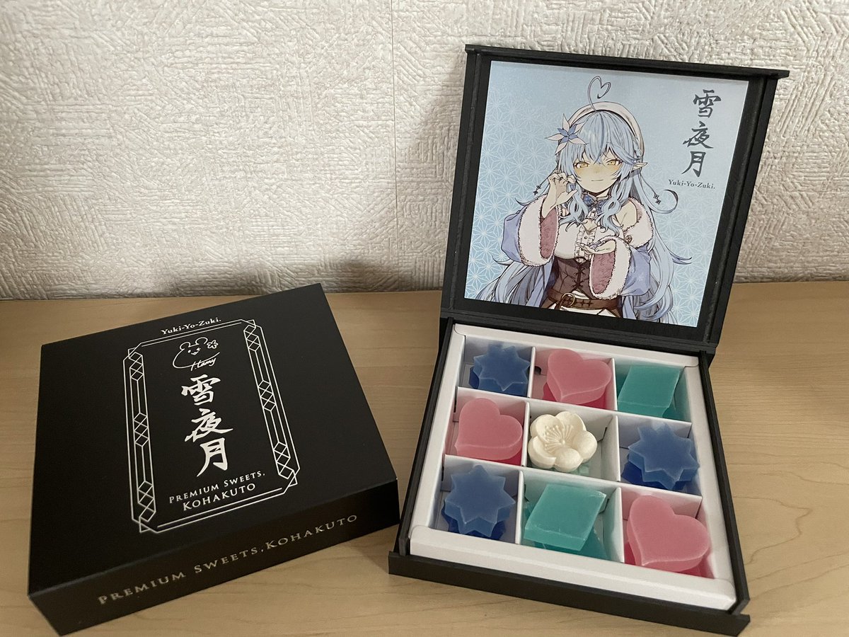 雪夜月の琥珀糖届いた〜！
もったいないから大事にいただきます(๑'ڡ'๑)
食べ終わったら小物入れに出来そうな素敵なデザイン
#雪花ラミィ